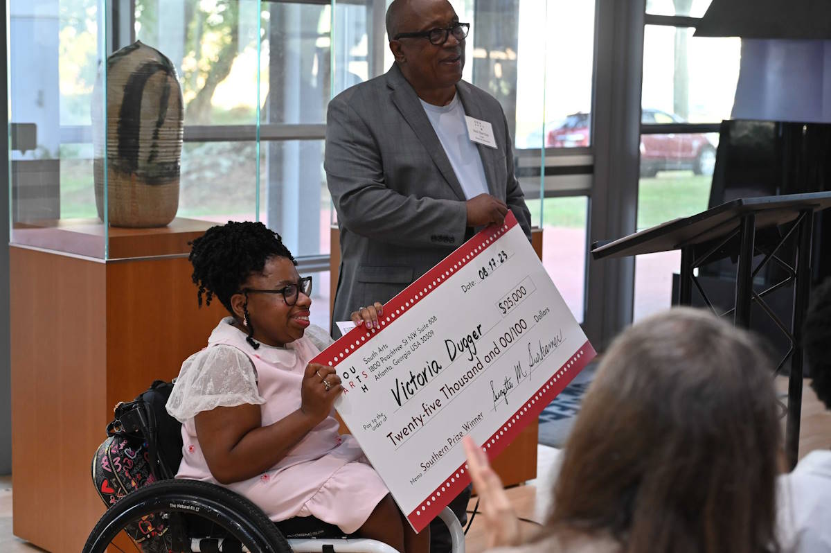 Victoria Dugger receives the check for the 2023 Southern Prize for Visual Arts
