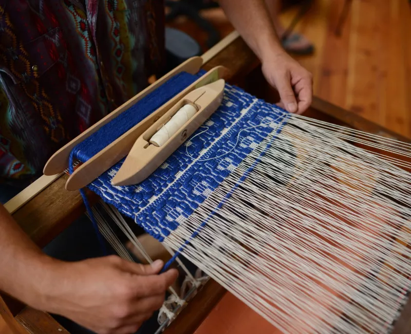 Hands weaving
