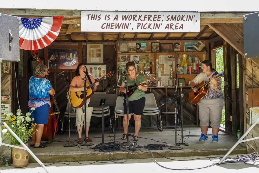 Calhoun with band