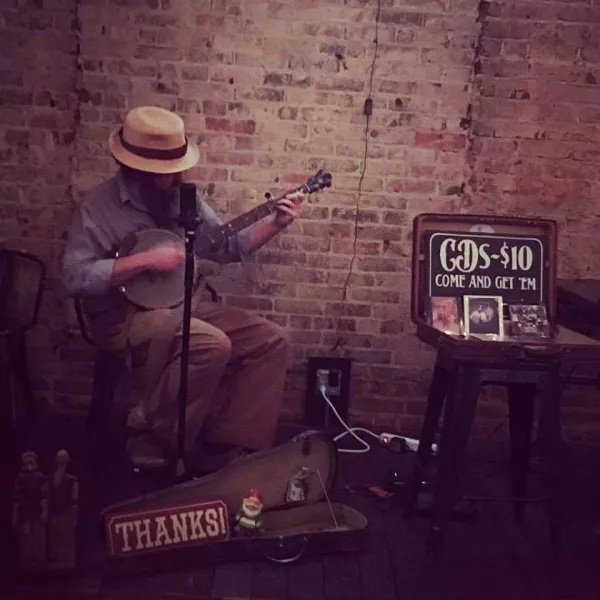 Matt Downer performing banjo